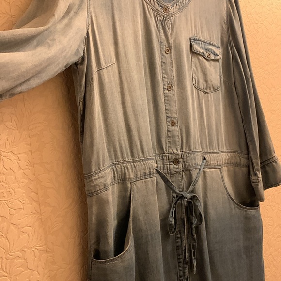 Light jean dress, gentle used, like silk, front pockets,round neck cut - Picture 3 of 4